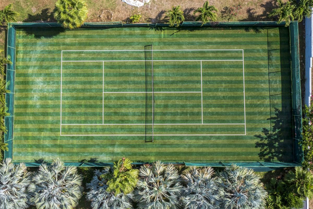 40-LesPalmiersBleus_TennisCourt_Location villa avec piscine terres basses saint martin